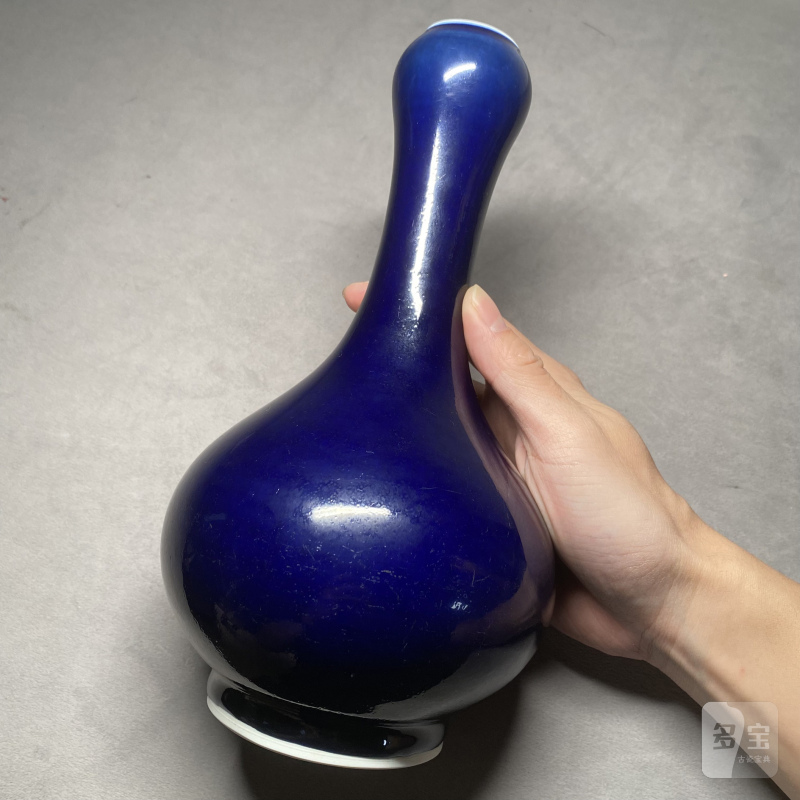 清康熙 宝石蓝釉蒜头瓶 - 图7